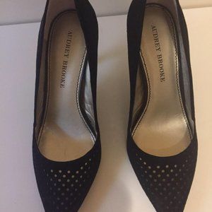 Audrey Brooke black dress pump